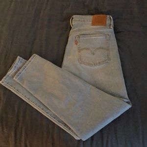 Levi’s wedgie fit light wash jeans